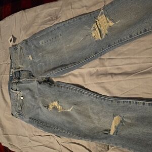 Distressed skinny jeans